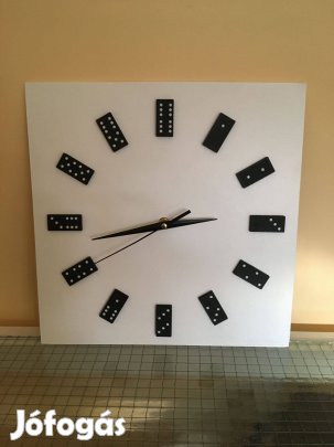 Dominó díszítésű design fali óra