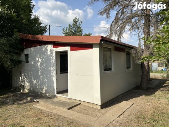 Dömsöd, Nyírfa utca, 80 m2-es, üdülő, 1+2 szobás, felújított /