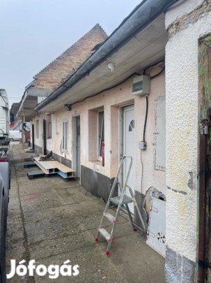 Dömsödön kitűnő üzleti lehetőség, ipari ingatlan eladó!