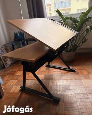 Döntehtő rajzasztal 