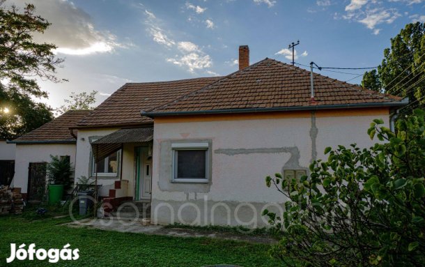 Dör - 2 hálószobás, felújítás alatt levő családi Eladó