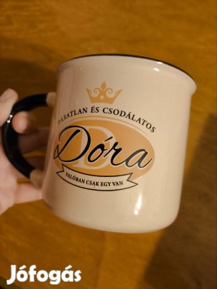 Dóra nevű bögre 