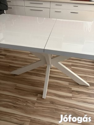 Dorothy étkezőasztal 