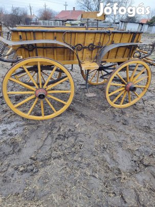 Dorozsmai féderes szekér hintó eladó