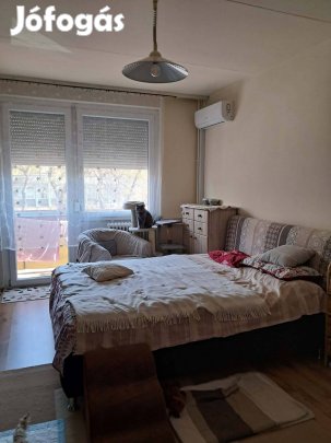 Dózsa György utcán 1. emeleti lakás eladó