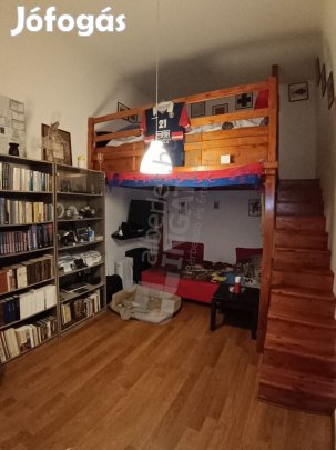 Dózsa György úton 29 m2 -es 1 szobás GALÉRIÁS,