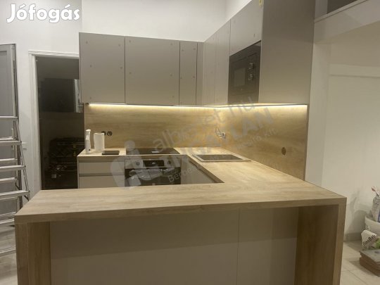 Dózsa György úton kiadó egy prémium garzon galériával!