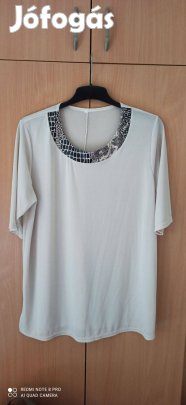 Drapp nyakán mintás rövid ujjú hosszabb felső 48-as