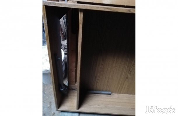 Drapp színű ágyneműtartós, felnyitható heverő