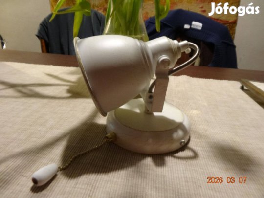 Drapp színű fali lámpa eladó