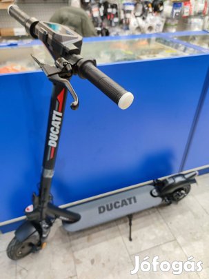 Ducati Pro II Evo elektromos roller (index és lengéscsillapító) 2 km
