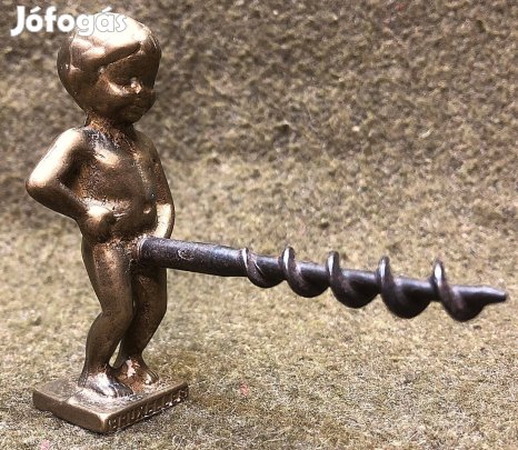Dugóhúzó réz brüsszeli emlék Manneken Pis figura