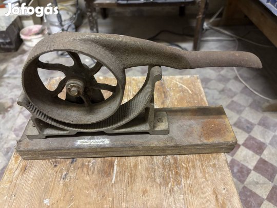 Dugópuhitó eszköz