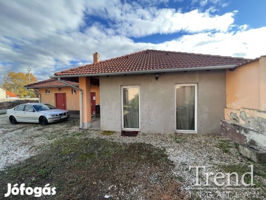 Dunaegyháza központjában kiváló állapotban lévő 4 szobás ház eladó!