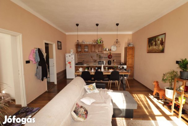 Dunaegyházán téglából épült szigetelt felújított családi ház eladó