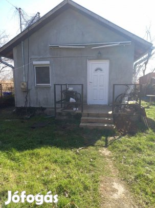 Dunaharaszti üdülő házas övezetében, Duna parti ingatlan