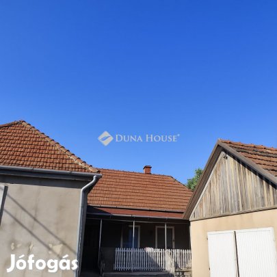 Dunaharasztii 27 nm-es ház eladó