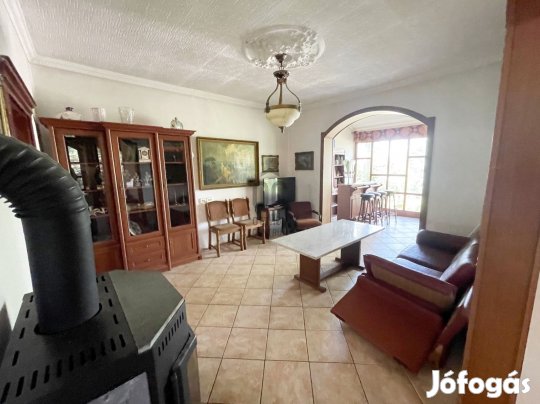 Dunakeszi eladó tégla családi ház