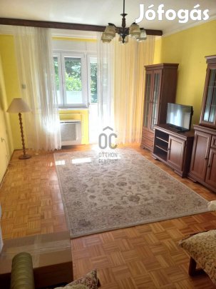 Dunakeszi eladó tégla társasházi lakás