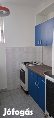 Dunakeszi téglaépítésű 4. emeleti lakás eladó