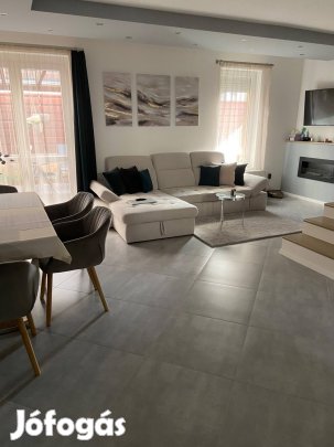 Dunakeszin felújított sorházi lakás eladó