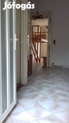 Dunapart közeli, jó elhelyezkedésű lakás