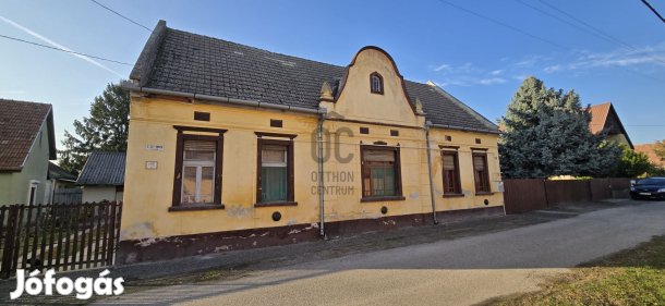 Dunapatajon polgári stílusú családi ház eladó