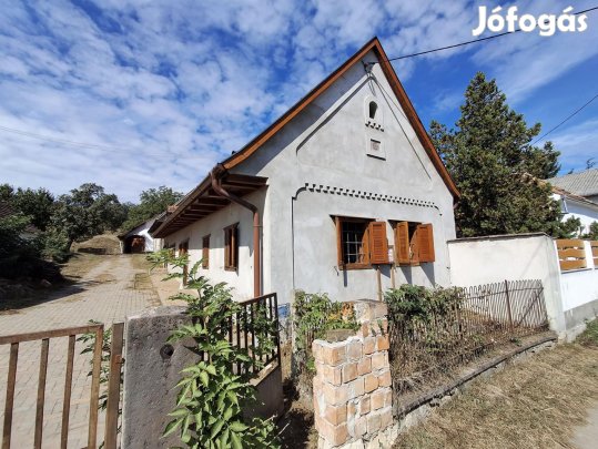 Dunaszentmiklós, 2+1 szobás  családi ház eladó