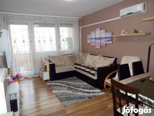 Dunaújváros eladó panel lakás