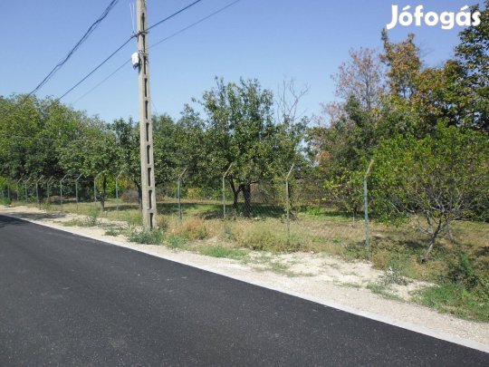 Dunaújvárosi telek eladó