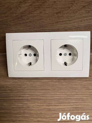 Dupla süllyesztett dugalj