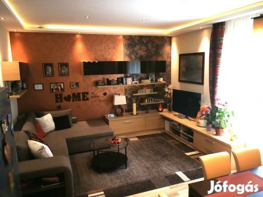 Duplakomfortos, modern, felújított lakás Angyalföld szívében
