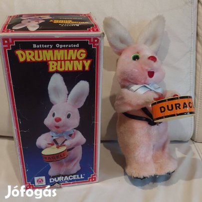 Duracell doboló nyuszi dobozával, régi reklámhordozó játék