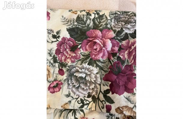 Dús virágmintás, angol stílusú paplanhuzat, fodros szélű különlegesség