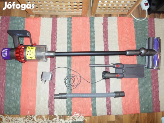 Dyson V10 akkumulátoros porszívó tartozékokkal
