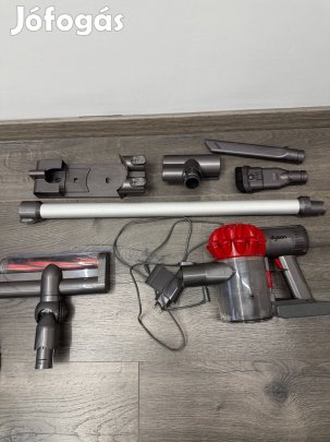 Dyson V6 (sok tartozékkal)