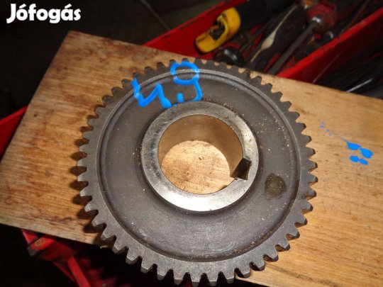 E400 eszterga orsóház bontott fogaskerék