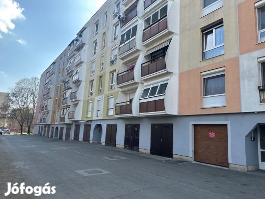 ELADÓ 2,5 SZOBÁS ERKÉLYES PANELLAKÁS 31,9 MFT