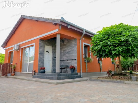 ELADÓ CSALÁDI HÁZ KECSKEMÉTEN, A HUNYADIVÁROSBAN!!
