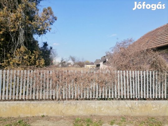 ELADÓ ÉPÍTÉSI TELEK PUSZTASZABOLCS KÖZPONTJÁBAN!