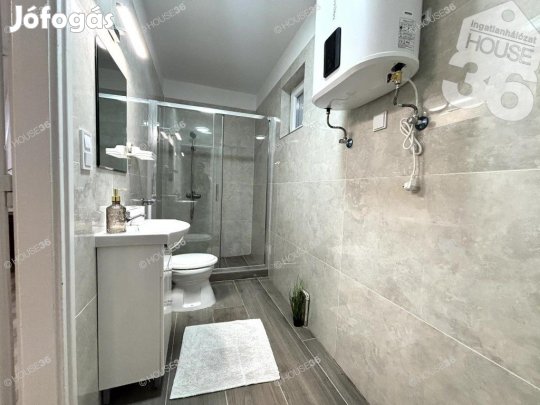 ELADÓ FELÚJÍTOTT LAKÁS KECSKEMÉT BELVÁROSÁBAN  TERASSZAL!