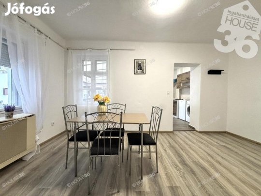 ELADÓ FELÚJÍTOTT LAKÁS KECSKEMÉT BELVÁROSÁBAN  TERASSZAL!