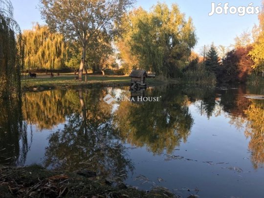 ELADÓ HALASTÓ  TERMÉSZETI GYÖNGYSZEM BÓLY SZÍVÉBEN.