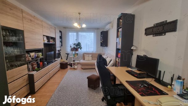 ELADÓ HÁROM SZOBÁS HŐSZIGETELT PANELLAKÁS VESZPRÉMBEN