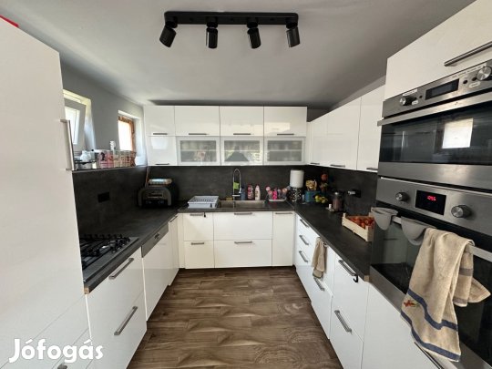 ELADÓ JÓ ÁLLAPOTÚ CSALÁDI HÁZ