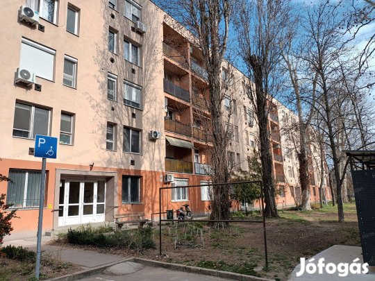 ELADÓ KÉTSZOBÁS LAKÁS KECSKEMÉTEN!