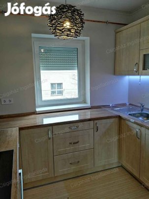 ELADÓ LAKÁS  NYÍREGYHÁZA BELVÁROS  BÚTOROZOTT, BÉRLŐVEL UDVARI