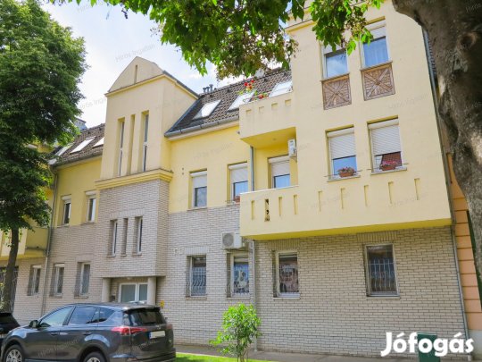 ELADÓ MESÉS LAKÁS AUTÓBEÁLLÓVAL KECSKEMÉT BELVÁROSÁBAN!!