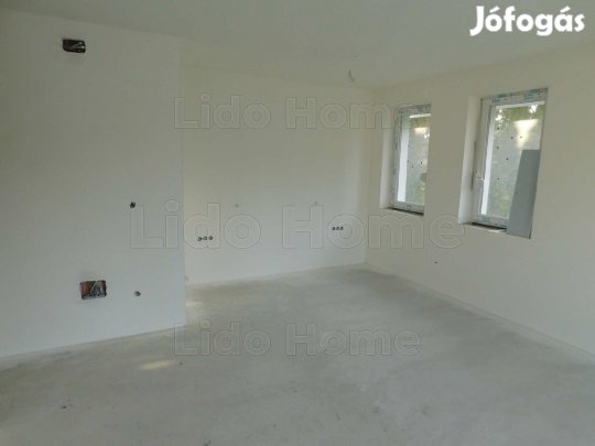 ELADÓ ÚJ ÉPÍTÉSŰ TÉGLA LAKÁS SIÓFOKON!