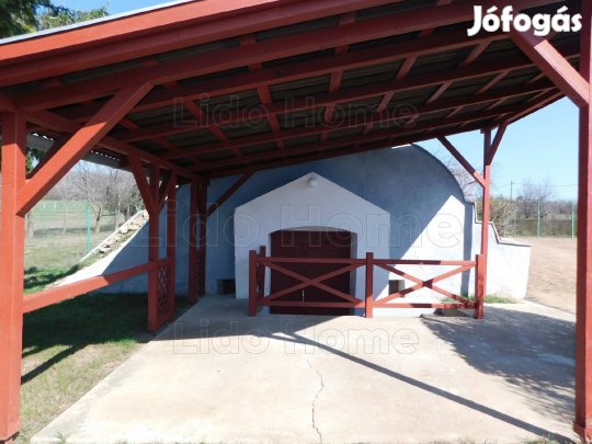 ELADÓ ZÁRTKERT FÜLÉN
